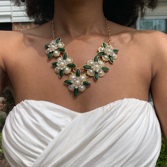 Green and Pearl Flower Necklace - Picture 6 of 8